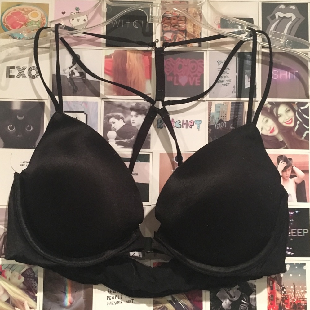 Front clasp bra with intricate backing